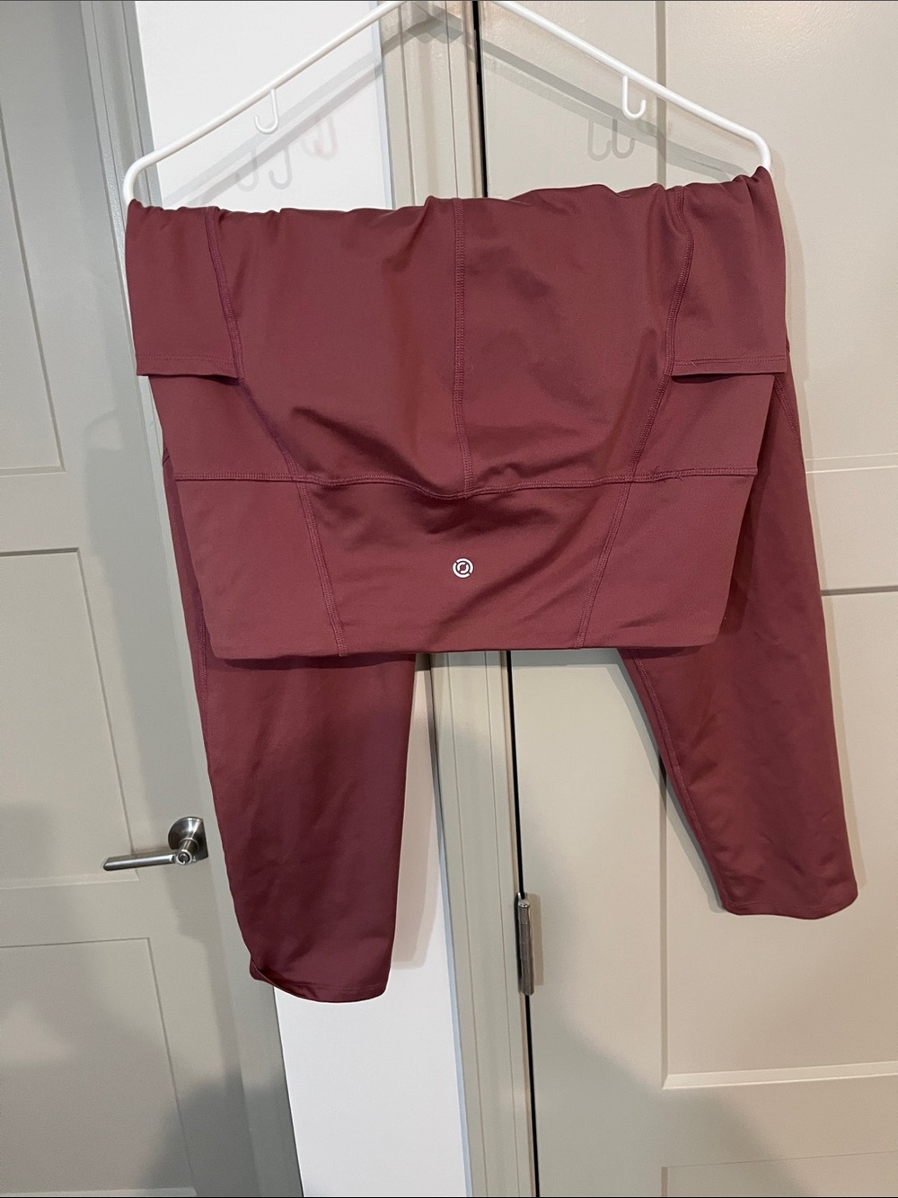 High-Waist Capri Leggings in Deep Wine